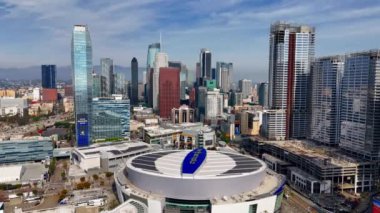 Los Angeles şehir merkezi gökdelenleri - hava manzarası - Los Angeles İHA görüntüleri - LOS ANGELES, ABD - 5 Kasım 2023