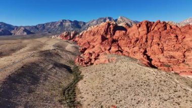 Nevada Çölü 'ndeki Muhteşem Kızıl Kaya Kanyonu - hava manzaralı - hava fotoğrafçılığı
