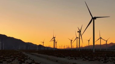 Palm Springs 'teki Windmill Parkı hava görüntüsü - hava fotoğrafçılığı