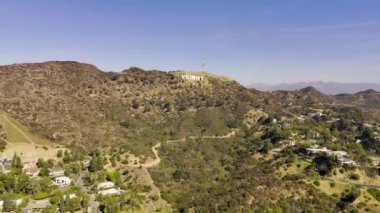 Hollywood Tepeleri üzerinde uçuş - Los Angeles İHA görüntüleri - hava fotoğrafçılığı