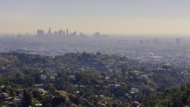 Centrum Los Angeles Mglisty Odległy Widok Hollywood Zdjęcia Lotnicze — Wideo stockowe