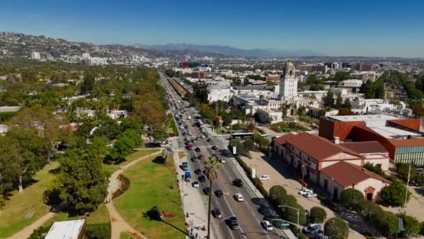 ロサンゼルスにあるビバリーヒルズとサンタモニカ大通りをドローンで眺める アメリカ ネバー5 2023 — ストック動画