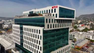 Los Angeles 'taki Netflix Genel Merkezi yukarıdan Los Angeles İHA görüntüsü - LOS ANGELES, ABD - 5 Kasım 2023