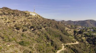 Hollywood Tepeleri üzerinde uçuş - Los Angeles İHA görüntüleri - hava fotoğrafçılığı