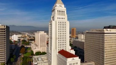 Şehir merkezindeki Los Angeles Belediye Binası Hava Görüntüsü - Los Angeles Drone Görüntüleri - Hava Fotoğrafçılığı