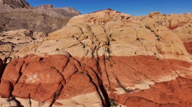Nevada Çölü 'ndeki Muhteşem Kızıl Kaya Kanyonu - hava manzaralı - hava fotoğrafçılığı