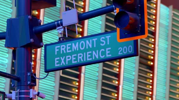 ラスベガスのフリーモントストリートサイン 旅行写真 — ストック動画