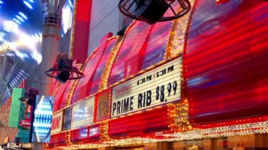 Las Vegas 'taki Tipik Neon İşaretleri - LAS VEGAS, ABD - 31 Ekim 2023