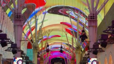 İnanılmaz Fremont Street Experience in Downtown Las Vegas - LAS VEGAS, USA - 31 Ekim 2023