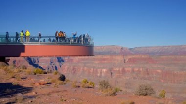 Arizona 'daki West Rim' de Büyük Kanyon Hava Yürüyüşü - GRAND CANYON BATI, ABD - 31 Ekim 2023