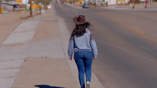 Young Woman Cowboy Hat Walking Lonesome Street Dolan Springs Arizona — Stock Video