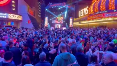 Las Vegas Fremont Caddesi 'nde Cadılar Bayramı Partisi - LAS VEGAS, ABD - 31 Ekim 2023