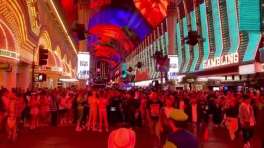 Las Vegas Fremont Caddesi 'nde Cadılar Bayramı Partisi - LAS VEGAS, ABD - 31 Ekim 2023