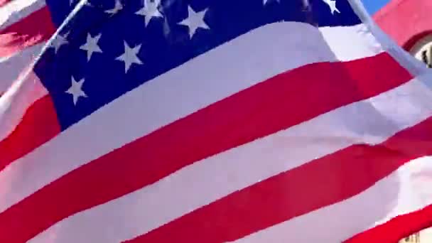 在风中飘扬的美国国旗 星条旗 旅行摄影 — 图库视频影像