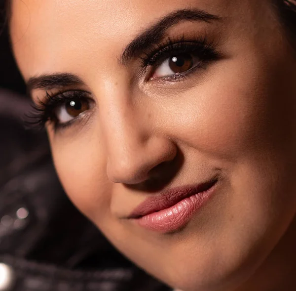 Nærbilde Tyrkisk Kvinne Med Vakkert Ansikt Modellfotografering Studio – stockfoto
