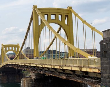 Pittsburgh 'un Sarı Köprüleri - Pittsburgh, ABD - Haziran 05, 2023