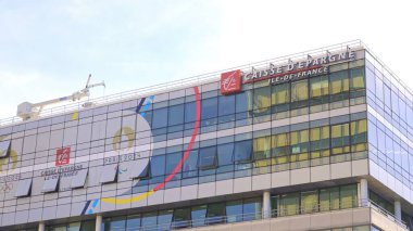 Paris 'te Caisse D Epargne adlı popüler banka - PARIS, FRANCE - Eylül 04, 2023