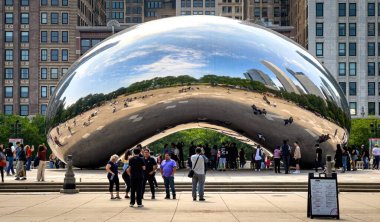 Millennium Park Chicago Bulut Kapısı - Chicago, ABD - Haziran 05, 2023