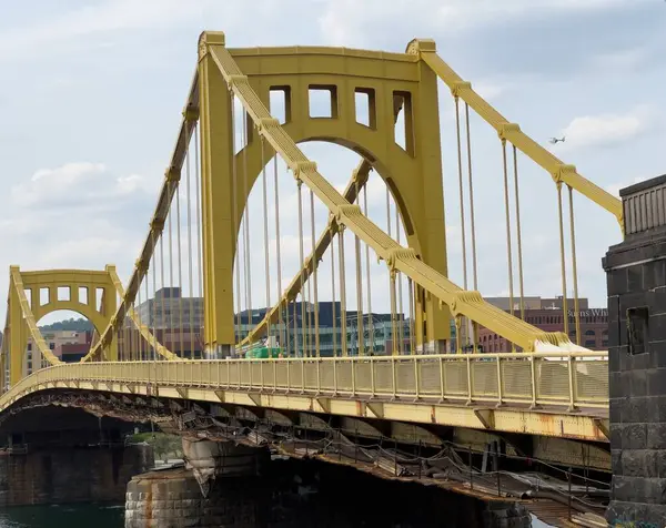 Pittsburgh 'un Sarı Köprüleri - Pittsburgh, ABD - Haziran 05, 2023