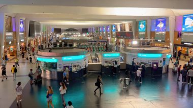 Paris 'teki modern La Savunma Tren İstasyonu - PARIS, FRANCE - 05 Eylül 2023