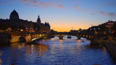 Paris 'te Paris' teki Seine Nehri üzerindeki Köprüler - Fransa 'da seyahat fotoğrafları