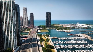 Chicago marinası - Hava Aracı Fotoğrafçılığı - Chicago, IlLINOIS - Haziran 06, 2023
