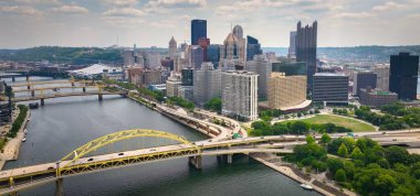 Yukarıdan Pittsburgh Şehri - Hava Aracı Fotoğrafçılığı - PENNSYLVANIA, PENNSYLVANIA - 09 Haziran 2023