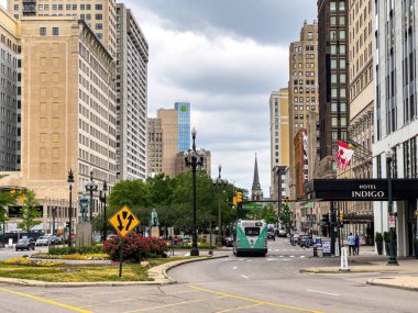 Detroit 'teki Indigo Oteli ve sokak manzarası - DETROIT, ABD - 10 Haziran 2023