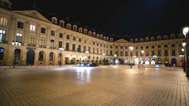 Gece Paris 'te inanılmaz ve lüks Vendome Meydanı PARIS, FRANCE 4 Eylül 2023