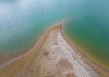 İsviçre 'deki güzel Gruyere Gölü - seyahat fotoğrafçılığı