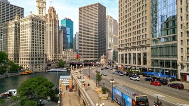 Chicago Sahil Yolu şehir merkezinde - Hava Aracı Fotoğrafçılığı - ŞİKAGO, ILLINOIS - Haziran 06, 2023