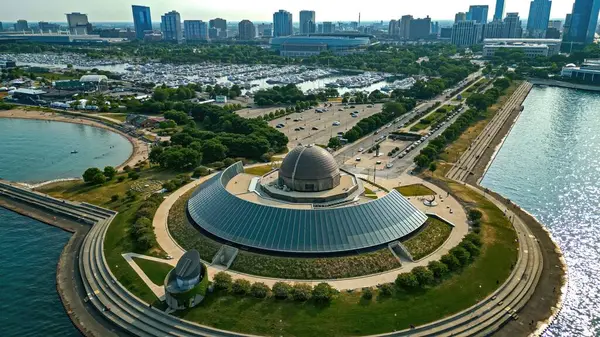 Chicago 'daki Adler Gökevi - hava aracı fotoğrafçılığı - ŞİKAGO, ILLINOIS - Haziran 06, 2023