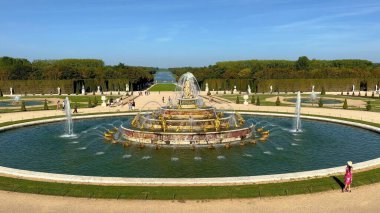 Paris 'teki Versailles Şatosu' ndaki güzel bahçeler PARIS, FRANCE 05 Eylül 2023