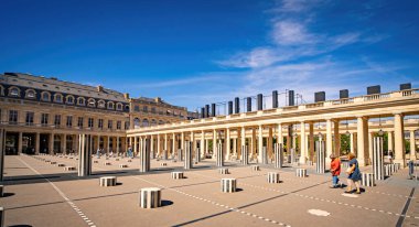 Paris Kraliyet Paris Louvre Bölgesi - PARIS, FRANCE - 4 Eylül 2023