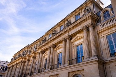 Paris Kraliyet Paris Louvre Bölgesi - PARIS, FRANCE - 4 Eylül 2023