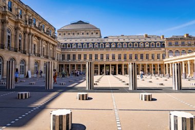 Paris Kraliyet Paris Louvre Bölgesi - PARIS, FRANCE - 4 Eylül 2023