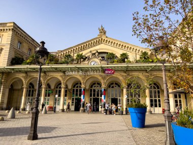 Paris 'teki Doğu Tren İstasyonu Gare de L Est - PARIS, FRANCE - 4 Eylül 2023