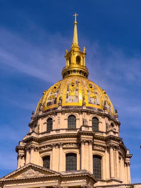 Güneşli bir günde Paris 'teki Invalides Kubbesi - PARIS, FRANCE - 4 Eylül 2023