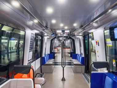Paris 'teki 14. hattın modern metro vagonları PARIS, FRANCE 4 Eylül 2023