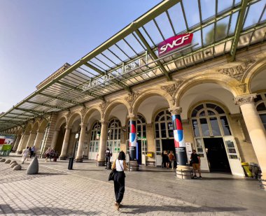 Paris 'teki Doğu Tren İstasyonu Gare de L Est - PARIS, FRANCE - 4 Eylül 2023