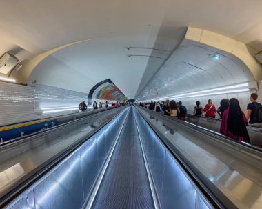 Paris 'teki Montparnasse Tren İstasyonu - PARIS, FRANCE - 4 Eylül 2023