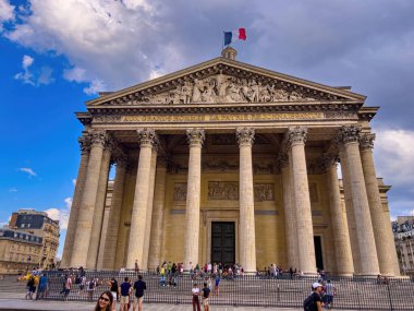 Güneşli bir günde Paris Panteonu - PARIS, FRANCE - 4 Eylül 2023