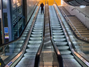 Paris 'te modern metro hattı 14 - PARIS, FRANCE - 4 Eylül 2023