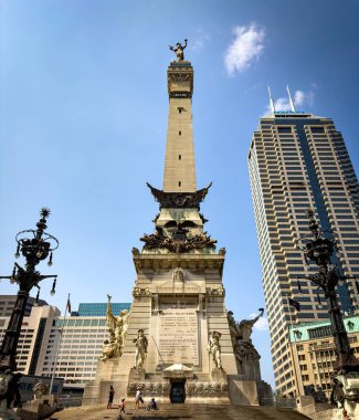Indianapolis 'teki Asker ve Denizciler Anıtı - INDIANAPOLIS, ABD - Haziran 05, 2023