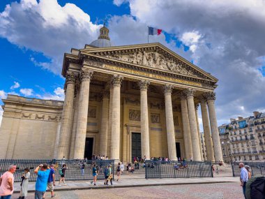 Güneşli bir günde Paris Panteonu - PARIS, FRANCE - 4 Eylül 2023