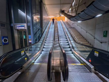 Paris 'te modern metro hattı 14 - PARIS, FRANCE - 4 Eylül 2023