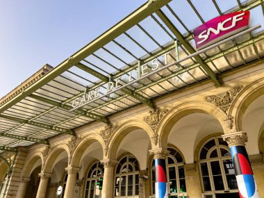 Paris 'teki Doğu Tren İstasyonu Gare de L Est - PARIS, FRANCE - 4 Eylül 2023