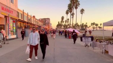 Gün batımında okyanus manzaralı muhteşem Venedik Sahili California - LOS ANGELES, ABD - 5 Kasım 2023