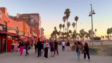 Gün batımında okyanus manzaralı muhteşem Venedik Sahili California - LOS ANGELES, ABD - 5 Kasım 2023