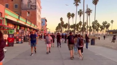 Gün batımında okyanus manzaralı muhteşem Venedik Sahili California - LOS ANGELES, ABD - 5 Kasım 2023